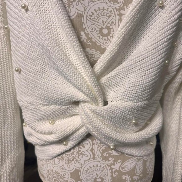 Francesca's Pearl Embellished White Knit Sweater Open Back Twist Size M - Picture 5 of 7